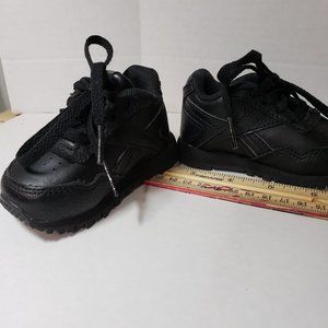 Reebok classic black sneakers shoes baby boy size 2